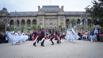 Santa Fe conmemoró el 25 de Mayo con un emotivo acto y un fuerte mensaje político