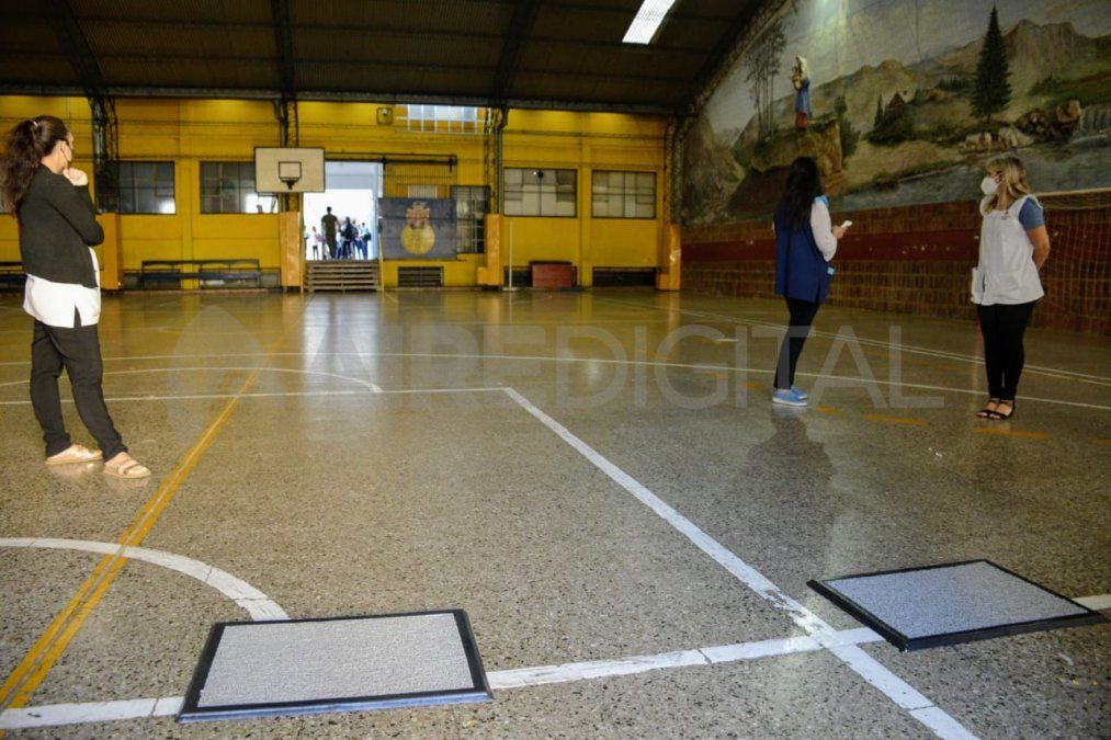 Con protocolos, los estudiantes de los últimos años regresaron a las aulas