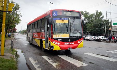 Los colectivos realizan recorridos alternativos. Los colectivos realizan recorridos alternativos.