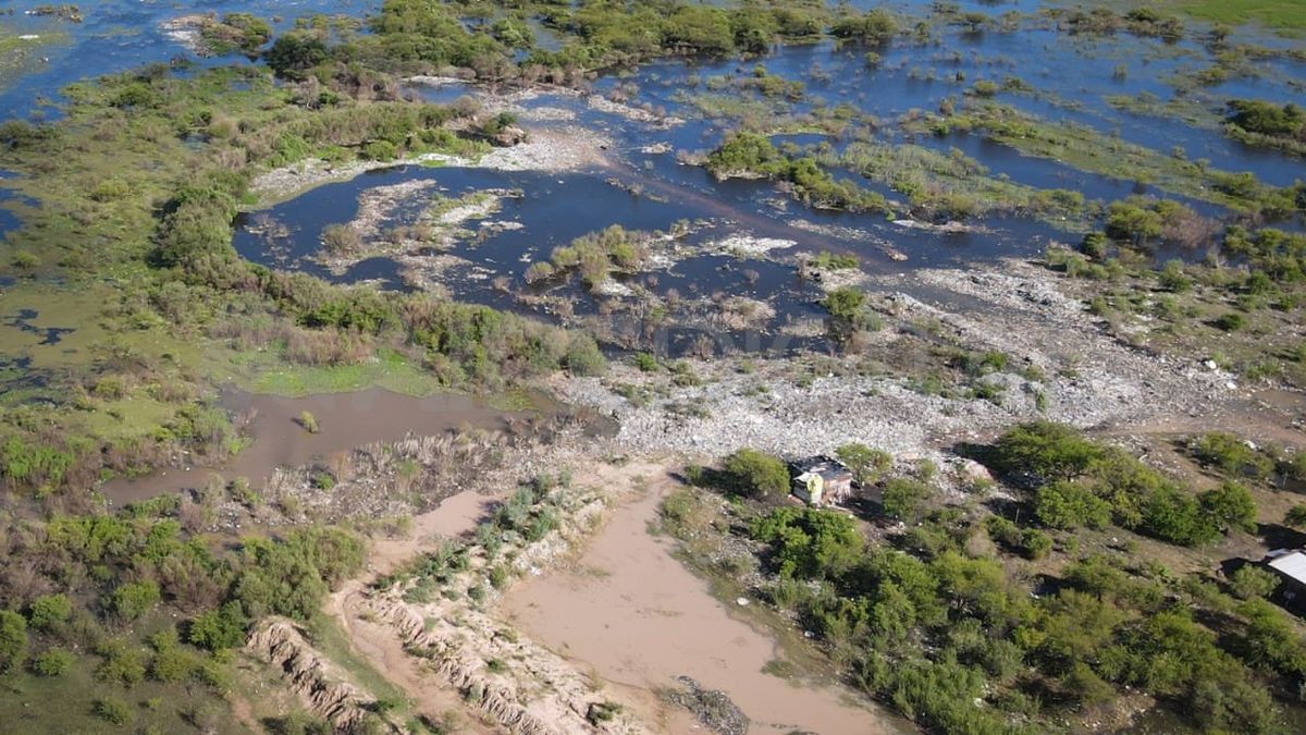 Hace unos meses, se inundó el lugar donde estaba el relleno de Rincón donde se llevaban los residuos de Arroyo Leyes. Hace unos meses, se inundó el lugar donde estaba el relleno de Rincón donde se llevaban los residuos de Arroyo Leyes.