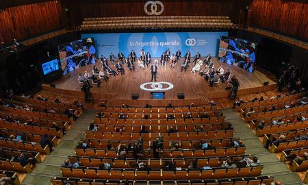 Convocados por el Gobierno, representantes de gremios y empresas participarán mañana de la reunión del Consejo del Salario, para fijar un aumento del sueldo mínimo, que es de $21.600, en medio de un recrudecimiento de la pandemia. Convocados por el Gobierno, representantes de gremios y empresas participarán mañana de la reunión del Consejo del Salario, para fijar un aumento del sueldo mínimo, que es de $21.600, en medio de un recrudecimiento de la pandemia.