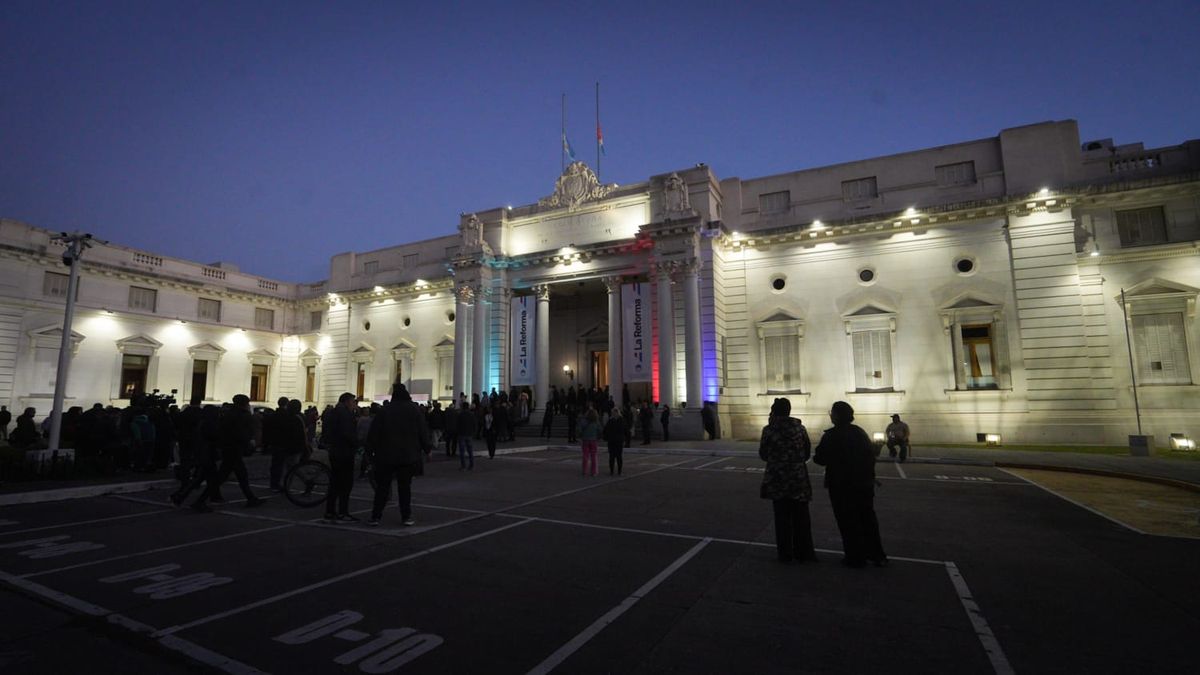 El proceso de implementación de la reforma constitucional sancionada en 2025 enfrenta su primer gran obstáculo en la Legislatura santafesina.&nbsp;