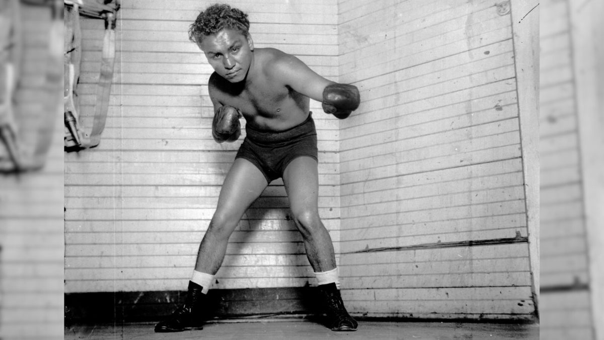 El mexicano Alberto Arizmendi es el boxeador más joven de la historia que debutó como profesional.