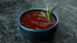 altText(Ketchup casero: el truco para lograr el sabor de la barbacoa clásica con solo 5 pasos)}