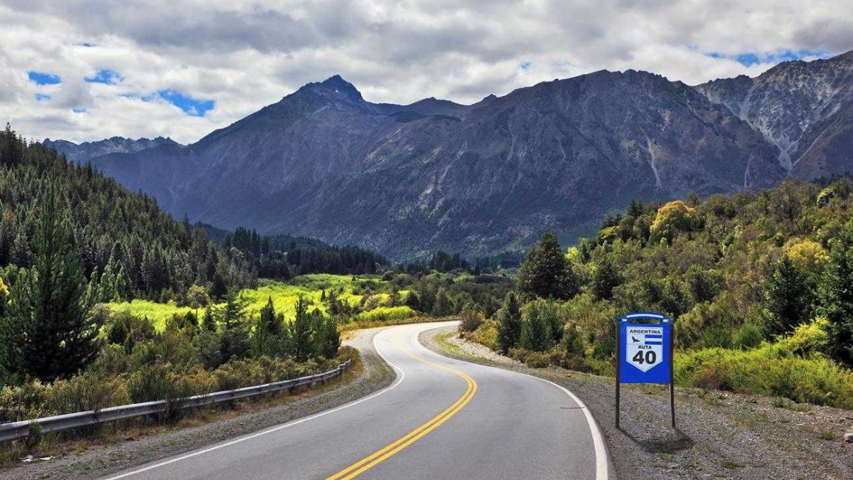 El nuevo proyecto de la Ruta 40 busca beneficiar a los turistas y a la comunidad con un nuevo recorrido. El nuevo proyecto de la Ruta 40 busca beneficiar a los turistas y a la comunidad con un nuevo recorrido.