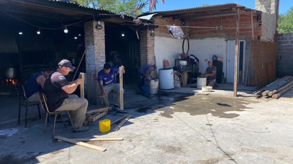 Uno de los pilares del trabajo es el comedor comunitario, que proporciona más de 600 raciones de comida los martes y jueves, y merienda los miércoles. Uno de los pilares del trabajo es el comedor comunitario, que proporciona más de 600 raciones de comida los martes y jueves, y merienda los miércoles.
