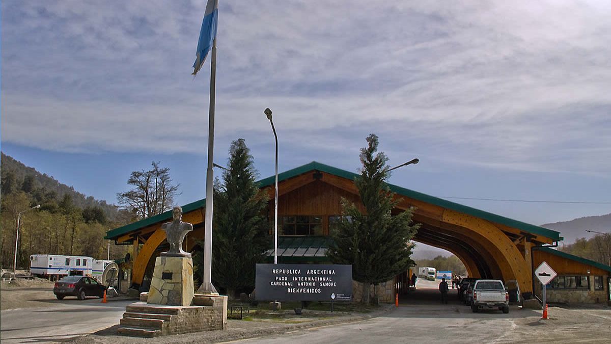 El Paso Cardenal Samoré concentra gran parte del tránsito turístico hacia Chile durante el verano.