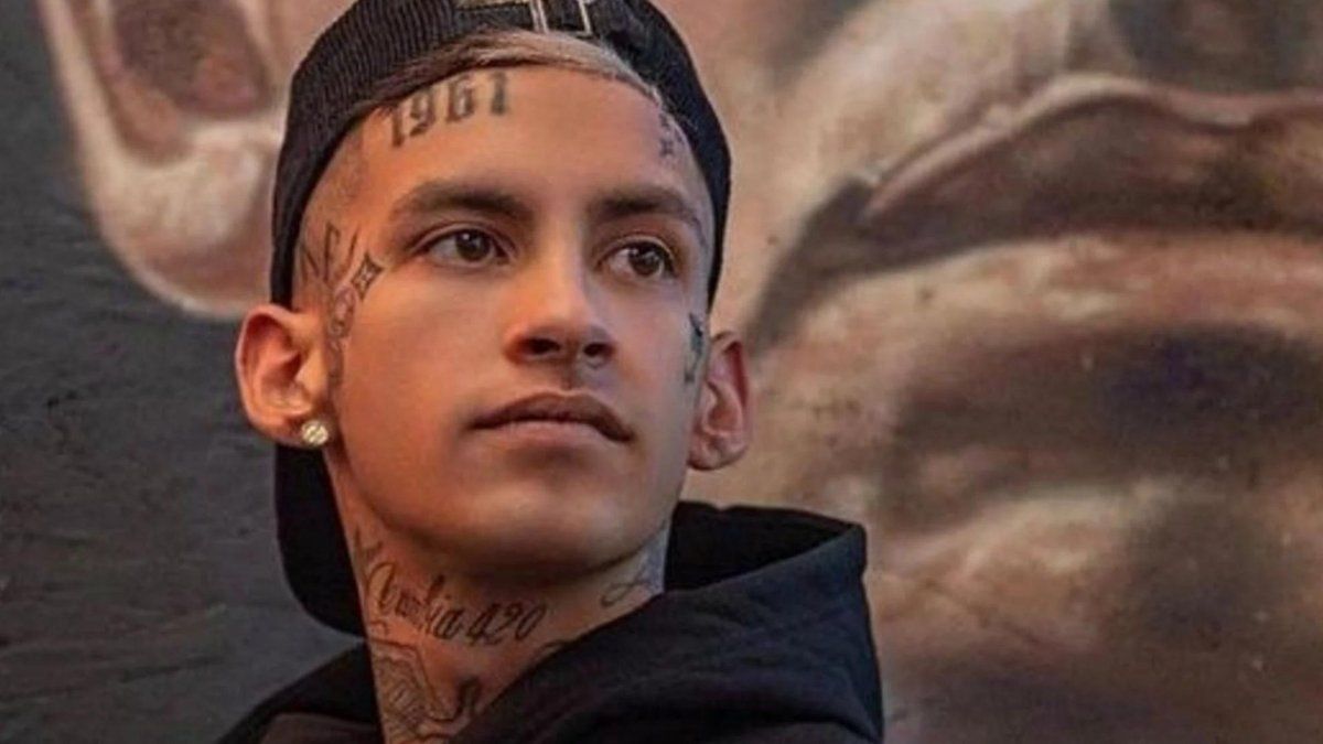 El cantante de cumbia 420 fue denunciado por un fanático que fue golpeado con un arma de fuego en la cabeza.