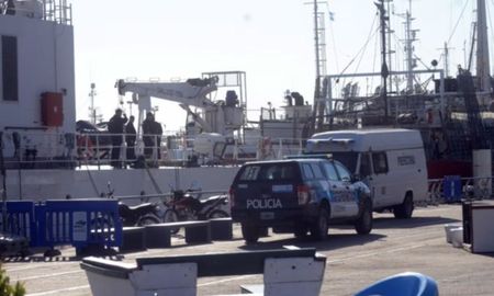 Un joven de 19 años fue encontrado sin vida en un buque de la Prefectura Naval Argentina. (Gentileza: Emmanuel Briane/La Nueva) Un joven de 19 años fue encontrado sin vida en un buque de la Prefectura Naval Argentina. (Gentileza: Emmanuel Briane/La Nueva)