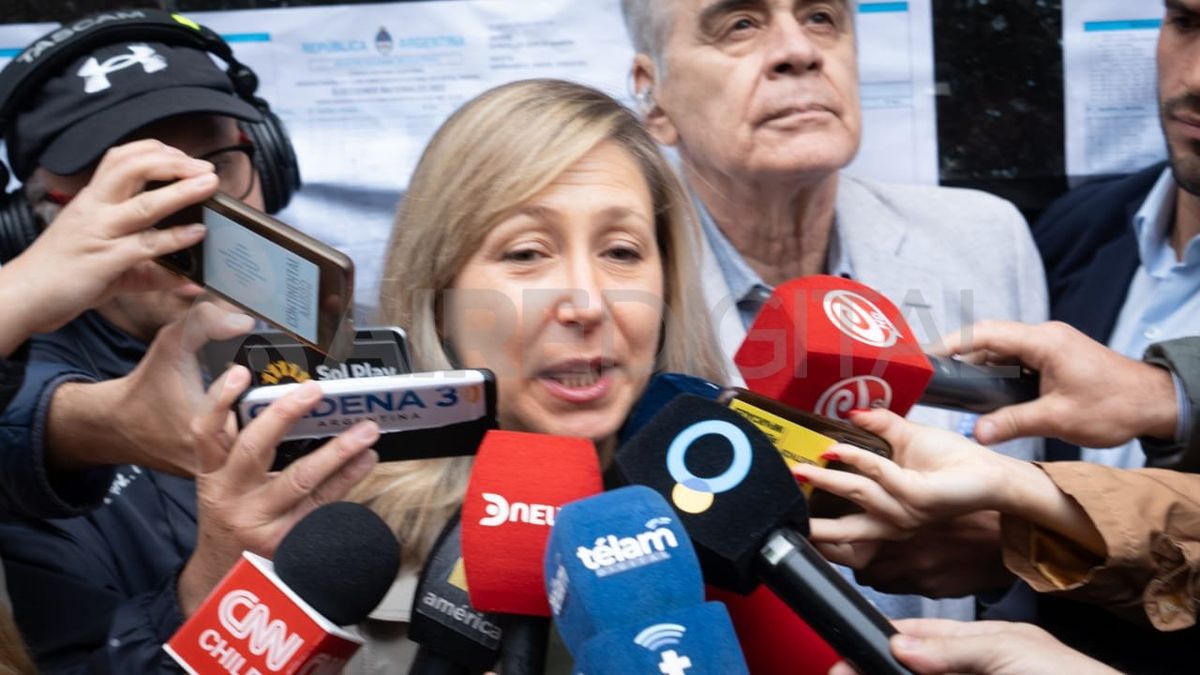 La diputada del Frente de Izquierda Myriam Bregman aseguró que lo que está discutiendo “es un plan de guerra contra el pueblo trabajador” y un “blindaje del ajuste”. La diputada del Frente de Izquierda Myriam Bregman aseguró que lo que está discutiendo “es un plan de guerra contra el pueblo trabajador” y un “blindaje del ajuste”.