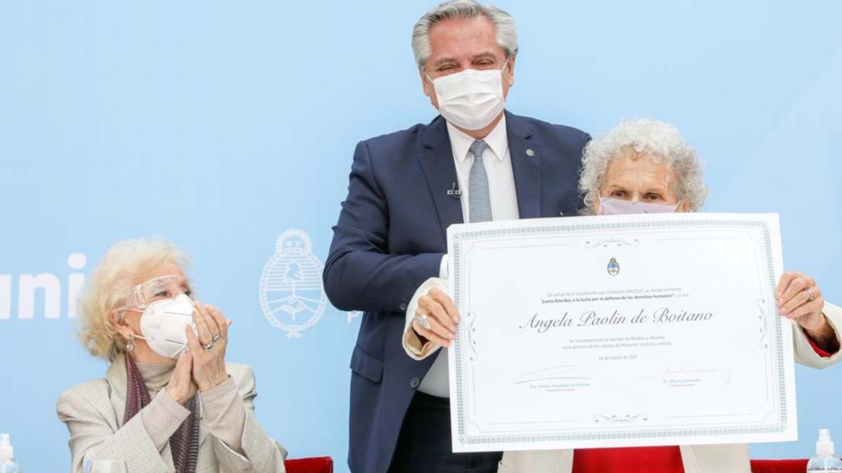 El presidente Alberto Fernández encabezó este martes la entrega de los premios Juana Azurduy a las integrantes de Madres y Abuelas de Plaza