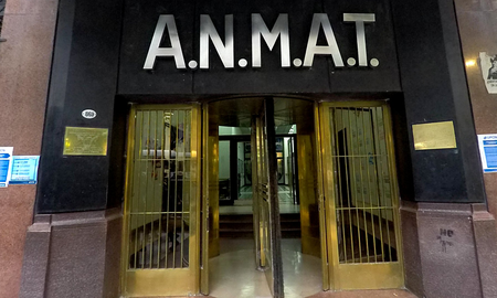 El Gobierno Nacional oficializó la renuncia de Agustina Bisio como titular de la Administración Nacional de Medicamentos, Alimentos y Tecnología Médica (ANMAT) y designó en su cargo a Luis Fontana. El Gobierno Nacional oficializó la renuncia de Agustina Bisio como titular de la Administración Nacional de Medicamentos, Alimentos y Tecnología Médica (ANMAT) y designó en su cargo a Luis Fontana.