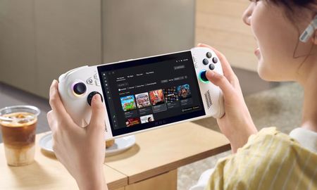 El diseño de la nueva portátil integra botones y gatillos inspirados en el mando de Xbox para garantizar una transición natural entre la consola de sobremesa y el formato handheld.