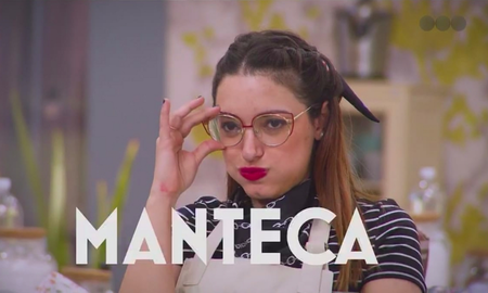 Paula es una tuitera que ya tiene un emprendimiento pastelero. Al confirmarse su participación en Bake Off, en las redes salieron a cuestionar la decisión. Paula es una tuitera que ya tiene un emprendimiento pastelero. Al confirmarse su participación en Bake Off, en las redes salieron a cuestionar la decisión.