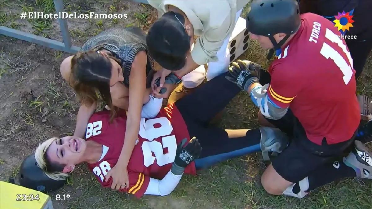 Mónica Farro se lesionó en el El Hotel de los Famosos y rompió en llanto.