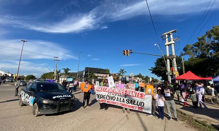 Familiares, amigos y allegados a Roxana Gómez se manifestaron este jueves frente al Hospital Iturraspe. Familiares, amigos y allegados a Roxana Gómez se manifestaron este jueves frente al Hospital Iturraspe.