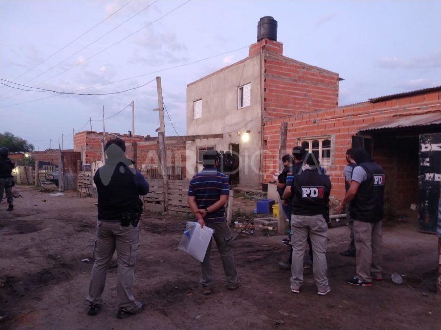 Allanamientos en barrio Abasto: buscaban a una persona pero detuvieron a dos por tenencia de armas