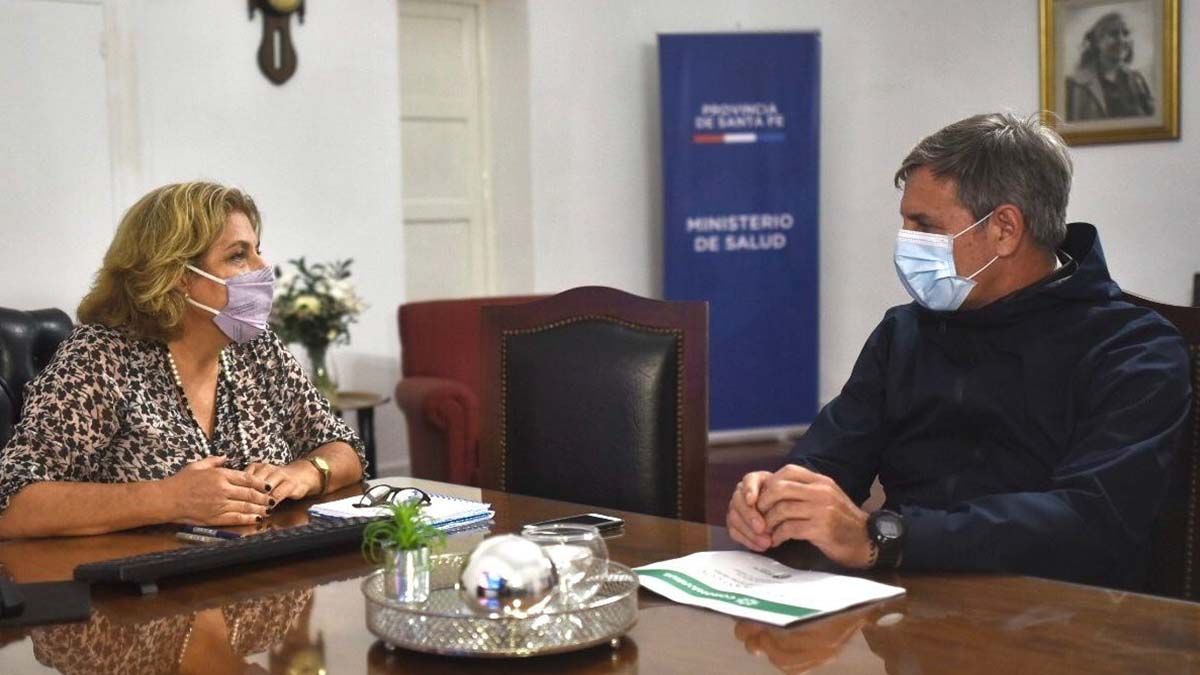 El titular del Ejecutivo Municipal mantuvo un encuentro con la ministra de Salud, Sonia Martorano. Ambos reconocen que es inminente la llegada de la segunda ola del coronavirus y pidieron hacer hincapié en las medidas de prevención.