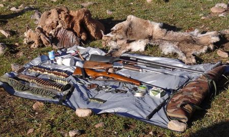 Detenidos por cazar animales en la patagonia. Detenidos por cazar animales en la patagonia.