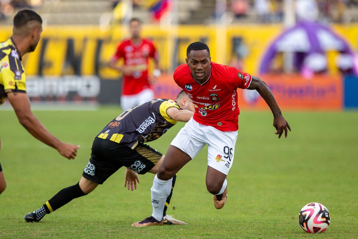 Insólito: patearon todos los penales afuera a propósito en el clásico de Venezuela entre Caracas y Deportivo Táchira.