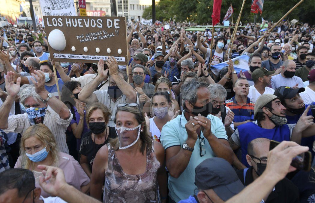 En Buenos Aires, la concentración fue en Plaza Lavalle, donde distintas agrupaciones repudiaron el desempeño de la Corte Suprema.