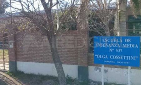 Alumnos y alumnas que terminan 5to. año en la Escuela N° 537 Olga Cossettini de Coronda denunciaron una estafa por parte de una firma santafesina Alumnos y alumnas que terminan 5to. año en la Escuela N° 537 Olga Cossettini de Coronda denunciaron una estafa por parte de una firma santafesina