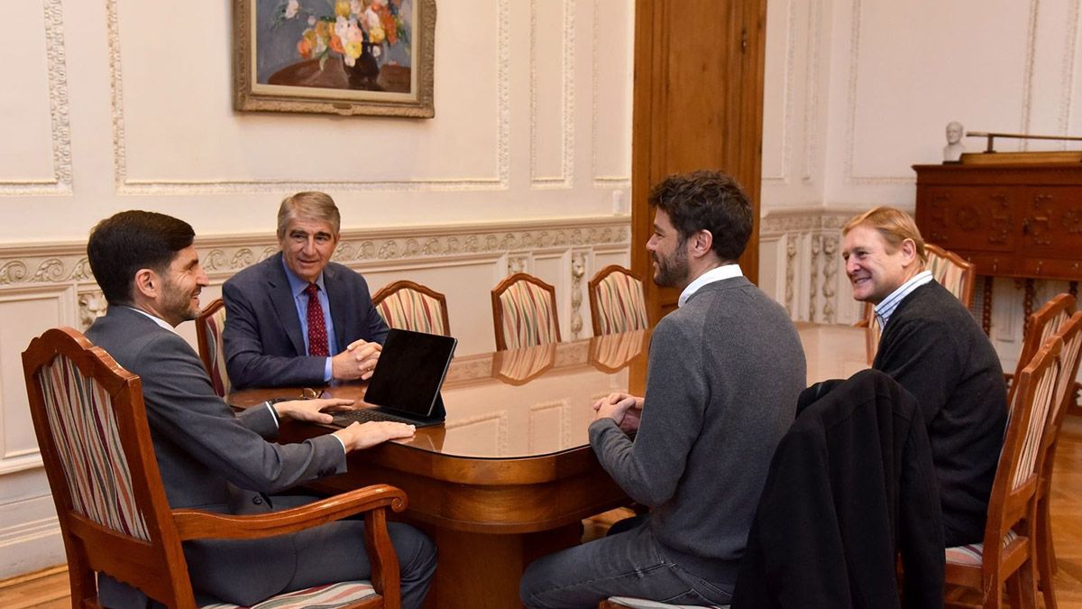 La primera reunión del gobernador Pullaro fue con Juan Monteverde