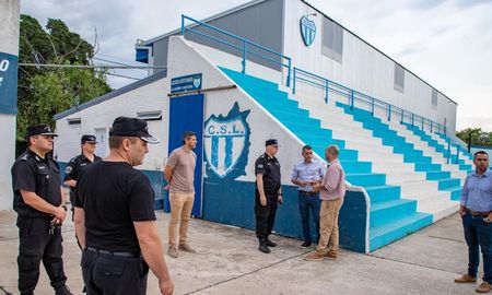 La Provincia de Santa Fe prepara el operativo de seguridad para las finales de la Liga Esperancina de Fútbol. La Provincia de Santa Fe prepara el operativo de seguridad para las finales de la Liga Esperancina de Fútbol.