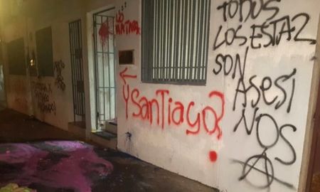 caso santiago maldonado: atacaron el consulado argentino en chile caso santiago maldonado: atacaron el consulado argentino en chile
