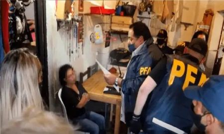 Prostituían a su sobrina de 12, a otros cuatro menores de edad y hasta tenían posnet para cobrar Prostituían a su sobrina de 12, a otros cuatro menores de edad y hasta tenían posnet para cobrar