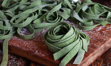 Fideos de espinaca caseros en 3 pasos: la receta económica y nutritiva con pocos ingredientes Fideos de espinaca caseros en 3 pasos: la receta económica y nutritiva con pocos ingredientes