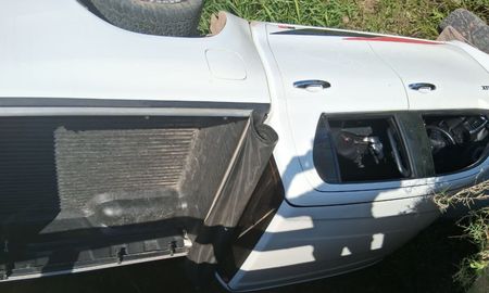 La camioneta cayó en un zanjón, en el ingreso a Esperanza. La camioneta cayó en un zanjón, en el ingreso a Esperanza.