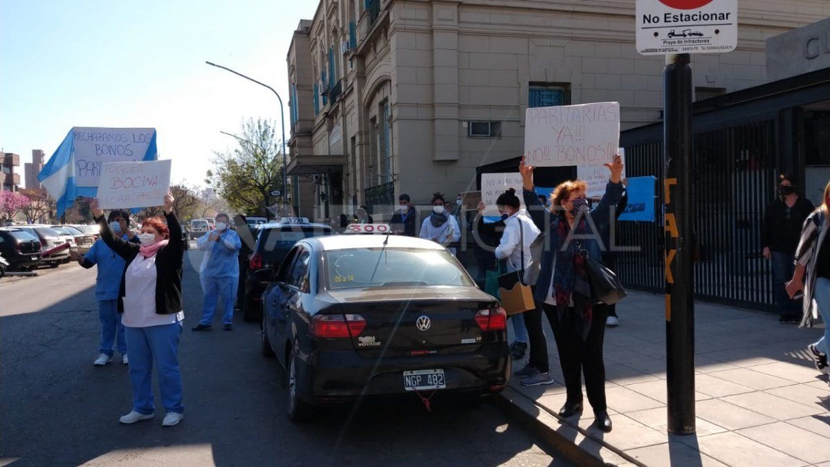 Los trabajadores del Cullen reclaman hace una semana en contra del acuerdo salarial de los gremios y el gobierno.&nbsp;