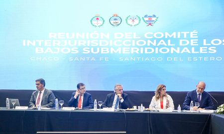 El presidente Alberto Fernández encabezó este martes en Santiago del Estero una nueva reunión de los Bajos Submeridionales. El presidente Alberto Fernández encabezó este martes en Santiago del Estero una nueva reunión de los Bajos Submeridionales.
