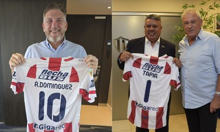 Alejandro Domínguez y Claudio Tapia con la camiseta de Unión Alejandro Domínguez y Claudio Tapia con la camiseta de Unión