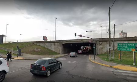 Tres autos protagonizaron un terrible accidente: hay una víctima fatal Tres autos protagonizaron un terrible accidente: hay una víctima fatal