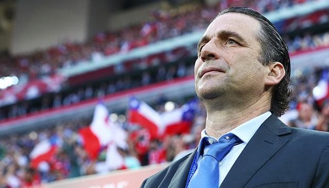Juan Antonio Pizzi será el entrenador de los jugadores formados en Colón.