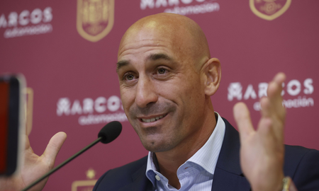 Luis Rubiales espera la decisión de FIFA. Luis Rubiales espera la decisión de FIFA.