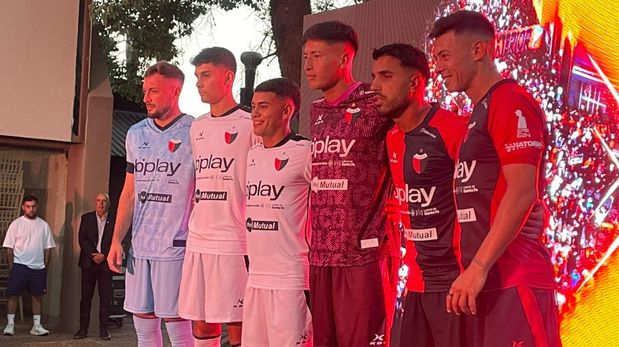 Los jugadores de Colón ya lucen las camisetas que utilizarán durante todo el 2026.