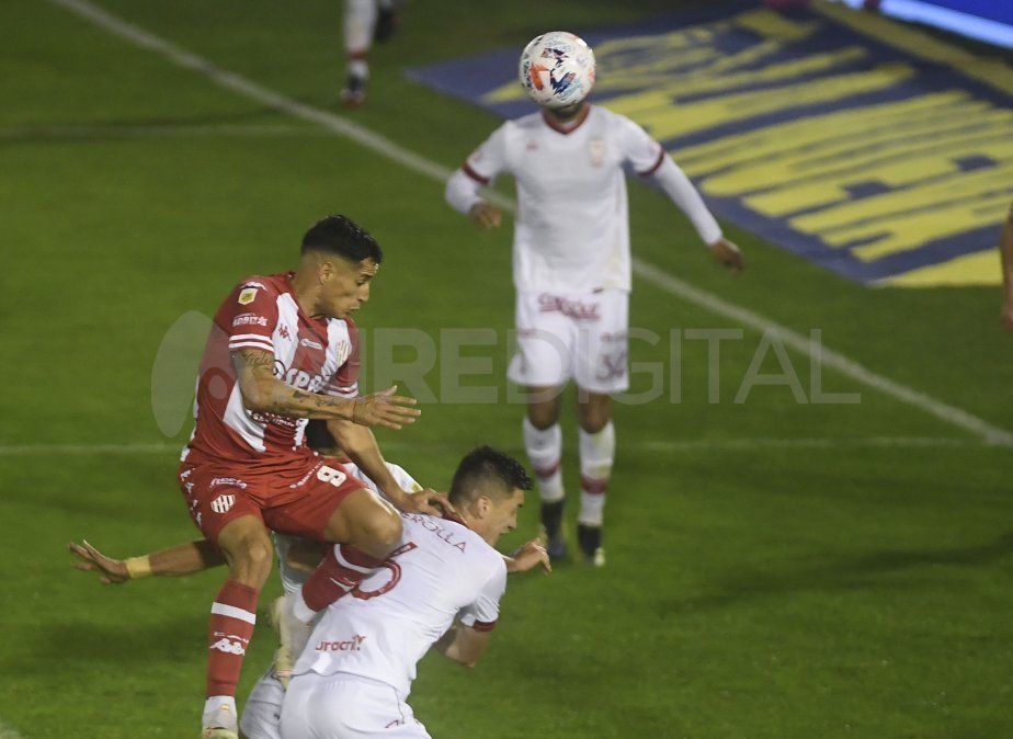 Unión remató en apenas dos ocasiones al arco e hizo pocos méritos para llevarse los tres puntos de la casa de Huracán.