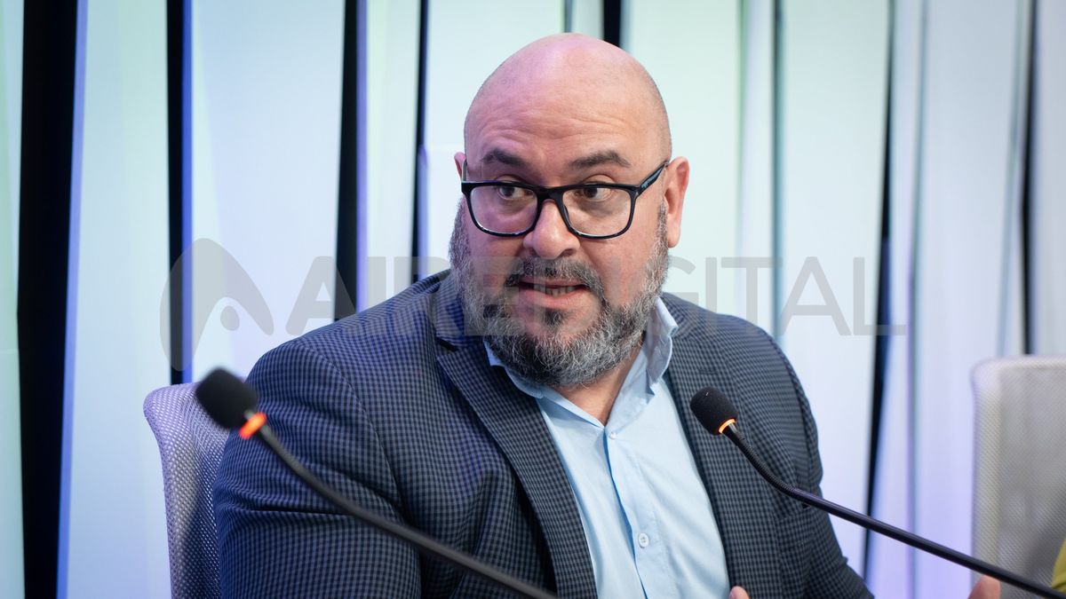 En diálogo con el programa de AIRE Pasaron Cosas, el concejal de la UCR, Carlos Suárez, dio algunas precisiones sobre cuál es la ideal del gobierno de Juan Pablo Poletti. En diálogo con el programa de AIRE Pasaron Cosas, el concejal de la UCR, Carlos Suárez, dio algunas precisiones sobre cuál es la ideal del gobierno de Juan Pablo Poletti.