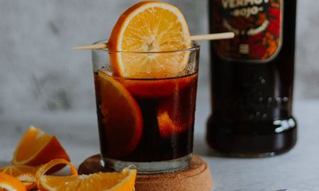 La coctelería ganó protagonismo en las mesas de Navidad y Año Nuevo con recetas simples y festivas. La coctelería ganó protagonismo en las mesas de Navidad y Año Nuevo con recetas simples y festivas.