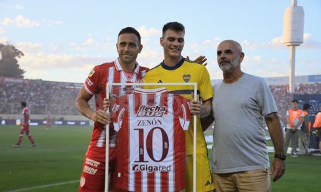 Sentido homenaje a Kevin Zenón en la previa de Unión ante Boca. Sentido homenaje a Kevin Zenón en la previa de Unión ante Boca.