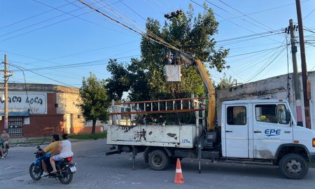 La EPE realizará cortes programados de energía en 16 localidades santafesinas por trabajos de mantenimiento y reemplazo de postes. La EPE realizará cortes programados de energía en 16 localidades santafesinas por trabajos de mantenimiento y reemplazo de postes.