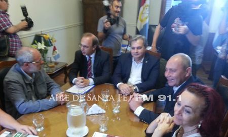 paritarias en rojo: estatales, docentes, salud y aspi van al paro martes y miercoles paritarias en rojo: estatales, docentes, salud y aspi van al paro martes y miercoles
