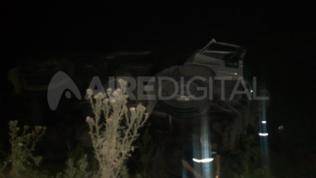 La unidad de Cliba circulaba por Circunvalación cuando el camión jala lo embistió desde atrás.