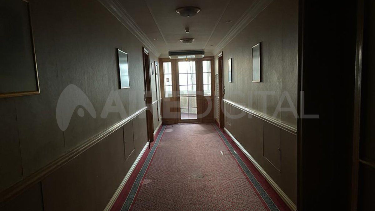 El hotel es una mezcla de tragedia con delirio