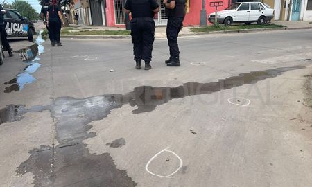 Se dispuso un fuerte operativo policial para intentar dar con los autores del hecho. Allí, se encontraron vainas servidas. Se dispuso un fuerte operativo policial para intentar dar con los autores del hecho. Allí, se encontraron vainas servidas.
