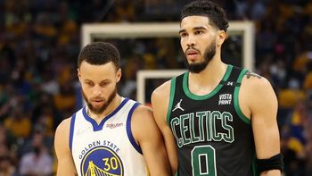Los Warriors de Curry visitan a Boston en busca del anillo de campeón de la NBA
