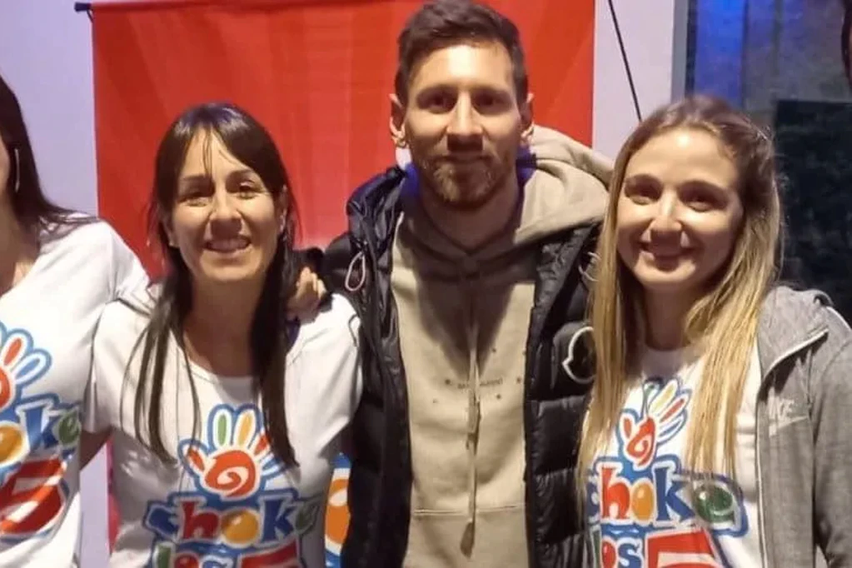 Lionel Messi apareció en un cumpleaños infantil en Rosario y sorprendió a todos